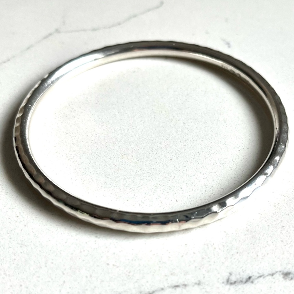 Retired Silpada Hammered Bangle B1482  Fits 8” wrist. Never Worn. Former Display